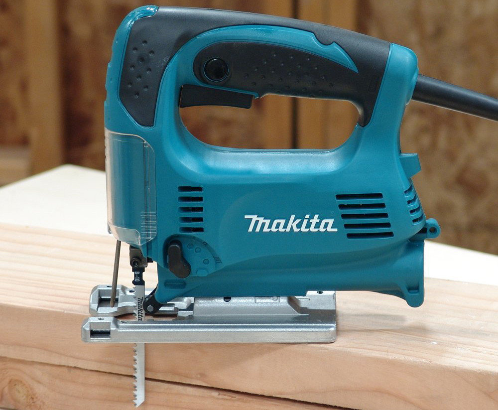 БСК – Лобзик электрический Makita 4329K (450Вт, 500-3100об/мин, маятн. ход)